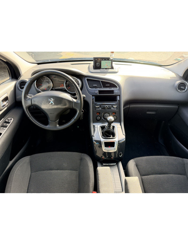 Peugeot 5008 1.6 e-HDi 120 ch – Monospace Familial Spacieux et Économique