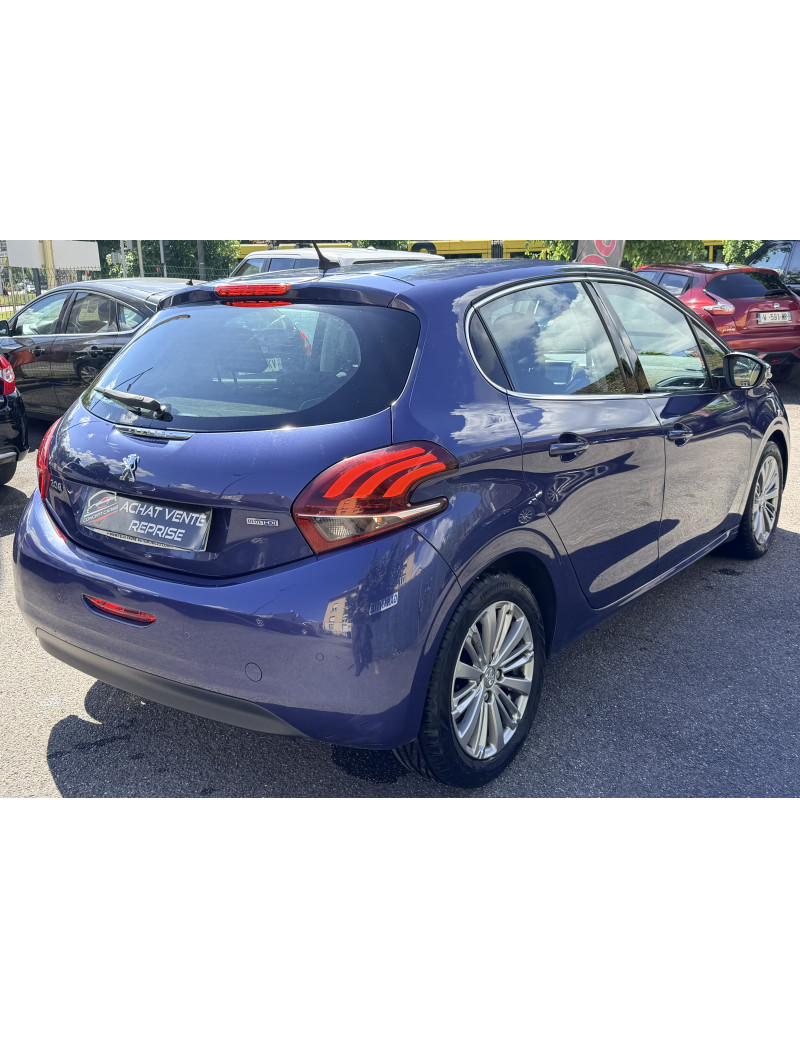 Peugeot 208 1.6 Blue HDi Allure 100 ch Peugeot 208 1.6 Blue HDi Allure 100 ch